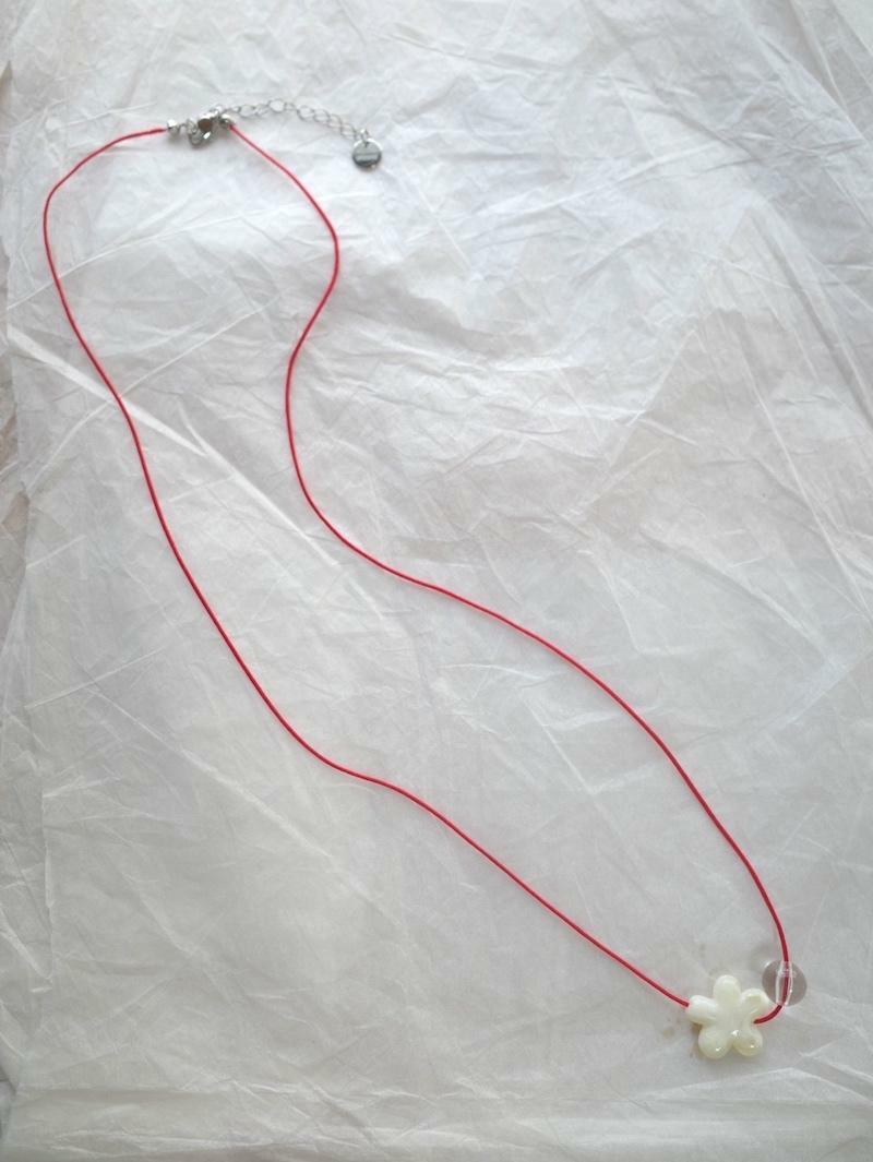 white flower & red line necklace