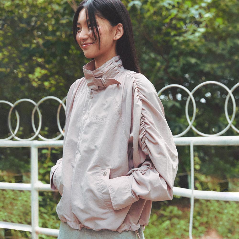 BUCKLE SHIRRING WIND JUMPER INDIE PINK