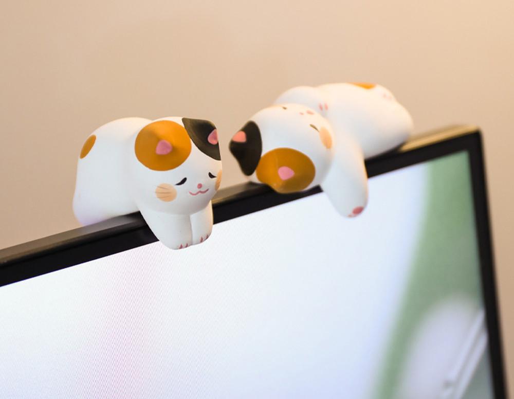모니터 장식 고양이 토끼 인형 사무실 자리 꾸미기 인테리어 소품