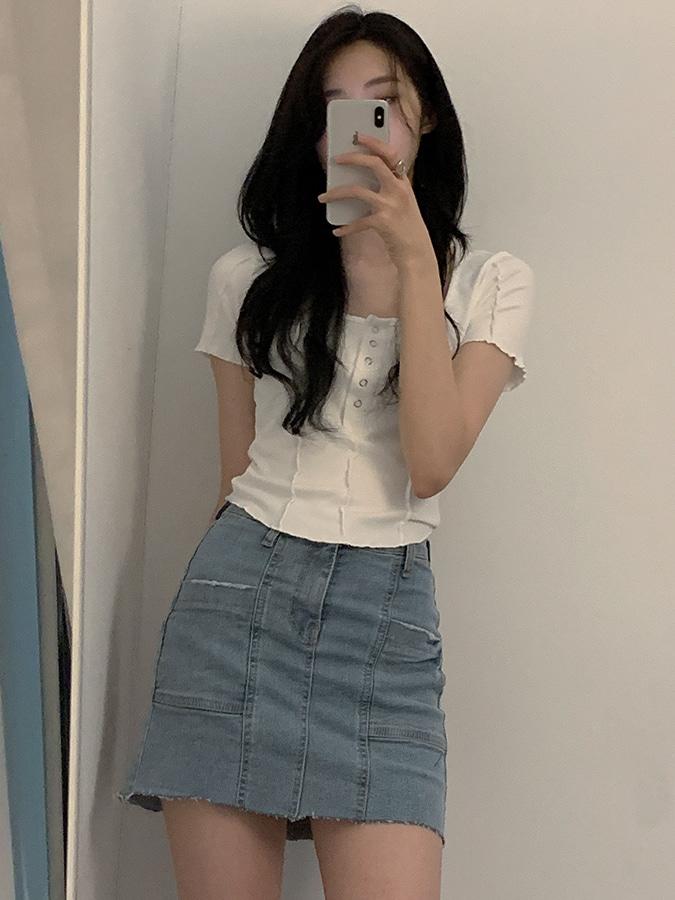 Reina pintuck tee
