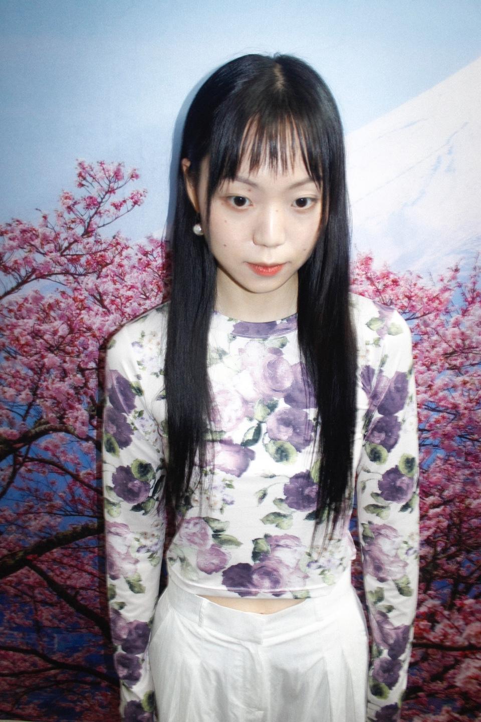 美愛の部屋 Rose crop T (Ivory/Black)