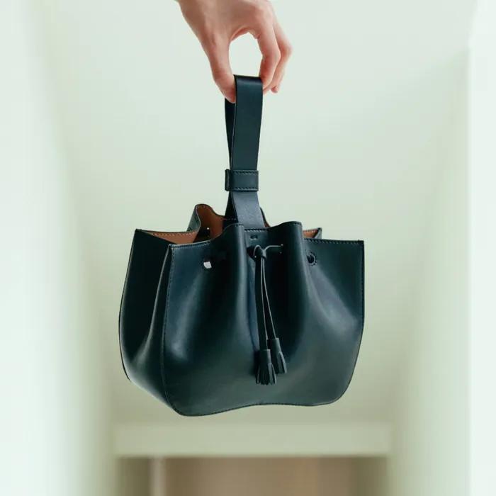 바로배송_핸드메이드 테슬 덤플링 라운드 토트 백 l 블랙 l B06-1