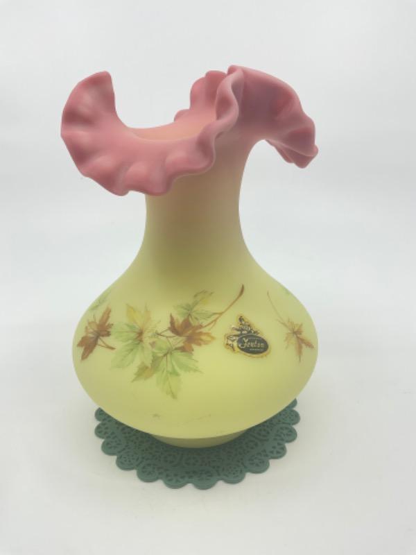 펜톤 버미스글라스 베이스 W/ 오리지널 종이 라벨 Fenton Burmese Glass Vase w/ Original Paper label circa 1960