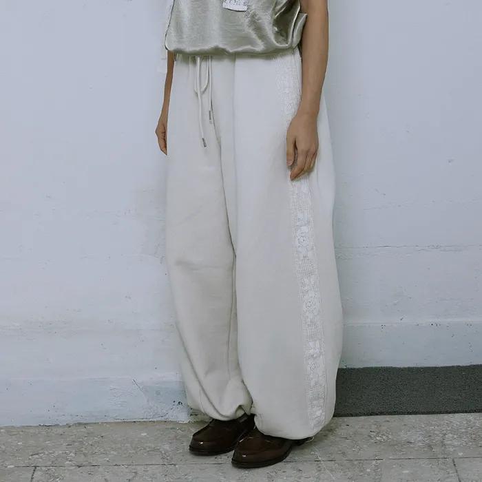 [4th] Vintage Floral Sweat Pants_Cloud White