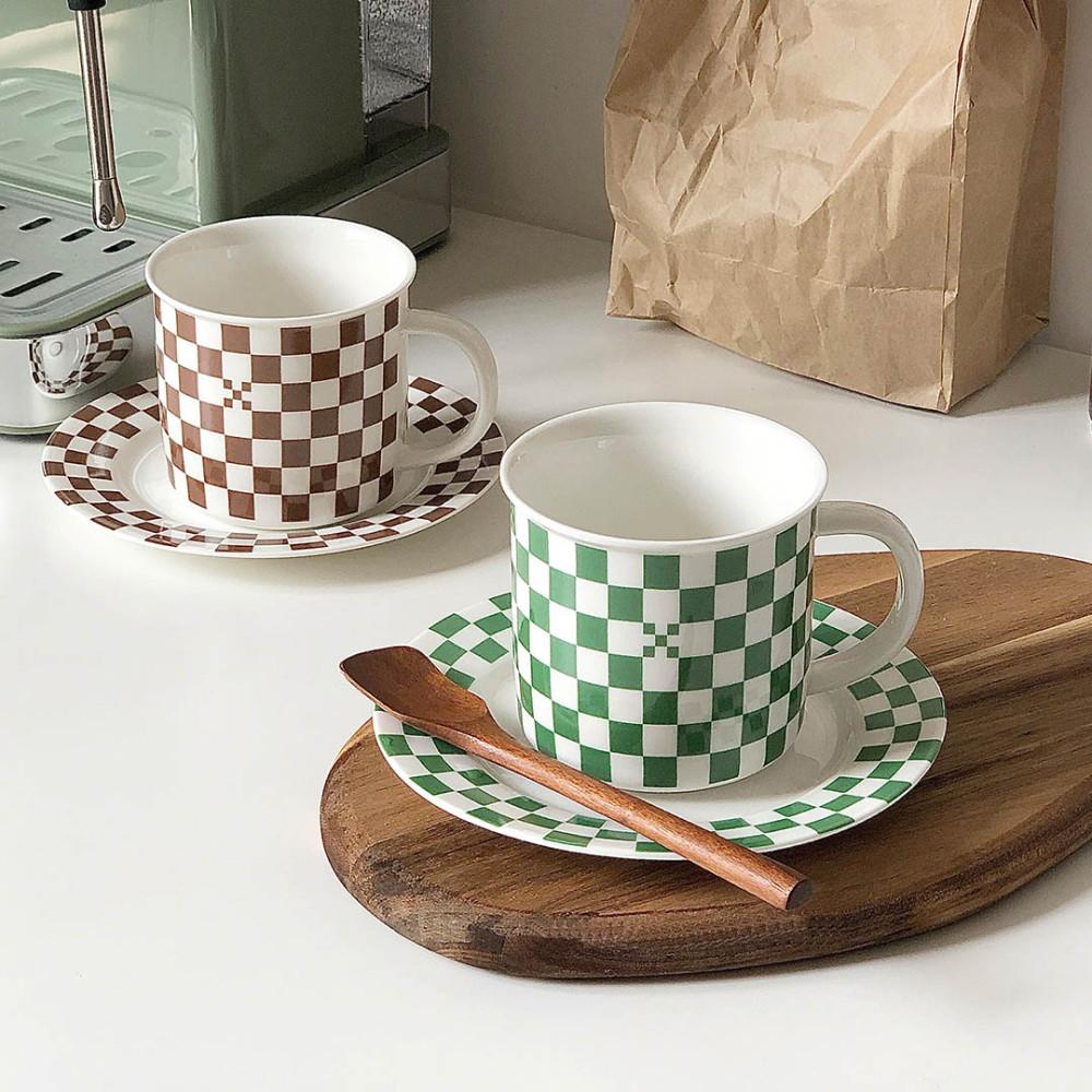 플리즈제이 브라운 그린 체커보드 컵 소서 세트 홈카페