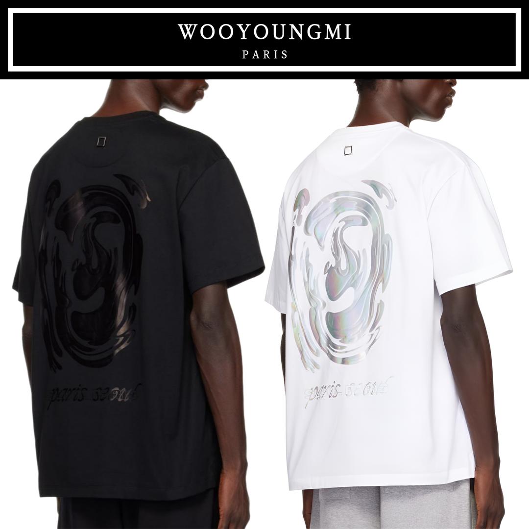 우영미 반팔 웨이브 그래픽 메탈릭 화이트 블랙 티 셔츠