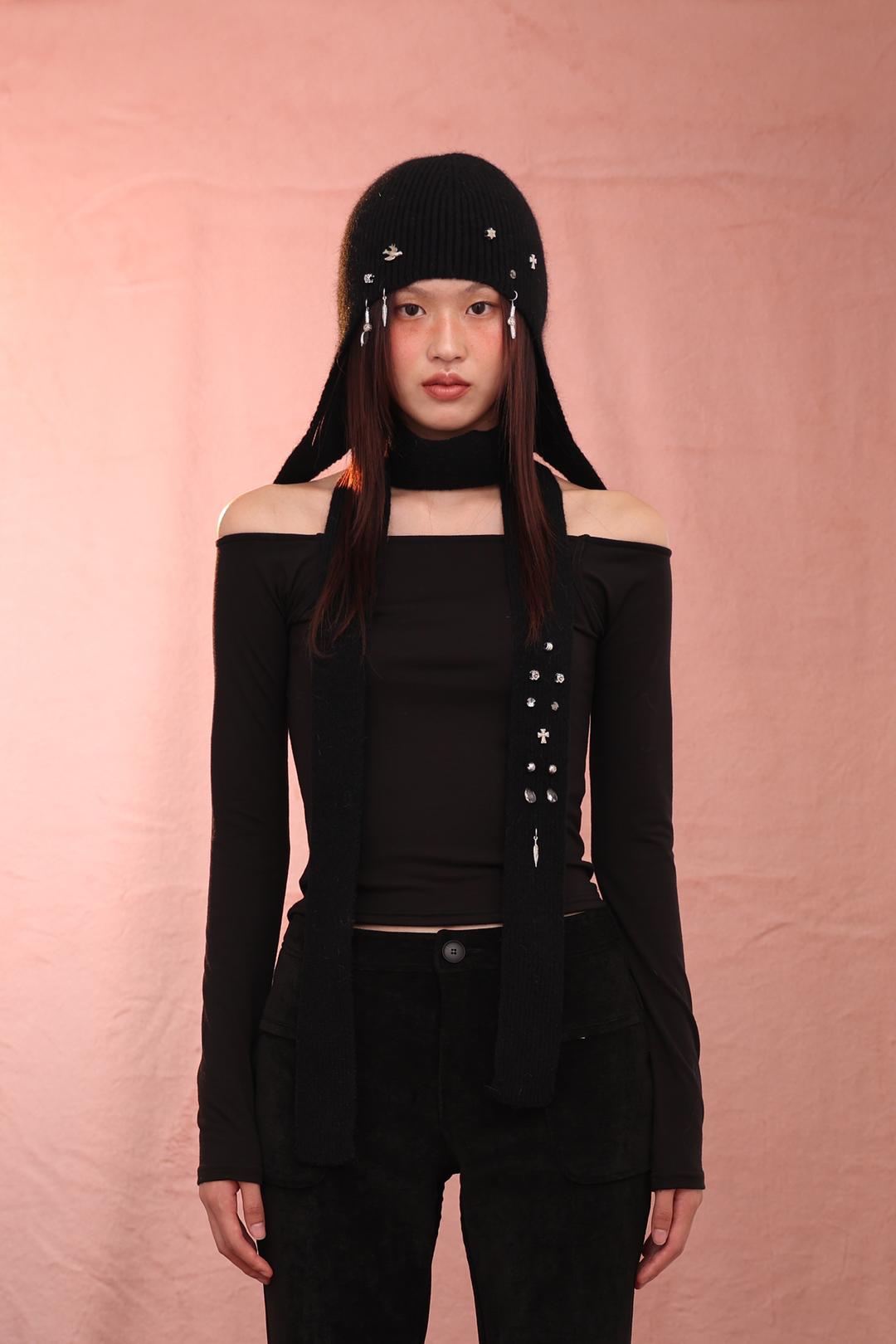 WAVY OPEN-SHOULDER TEE-BLACK