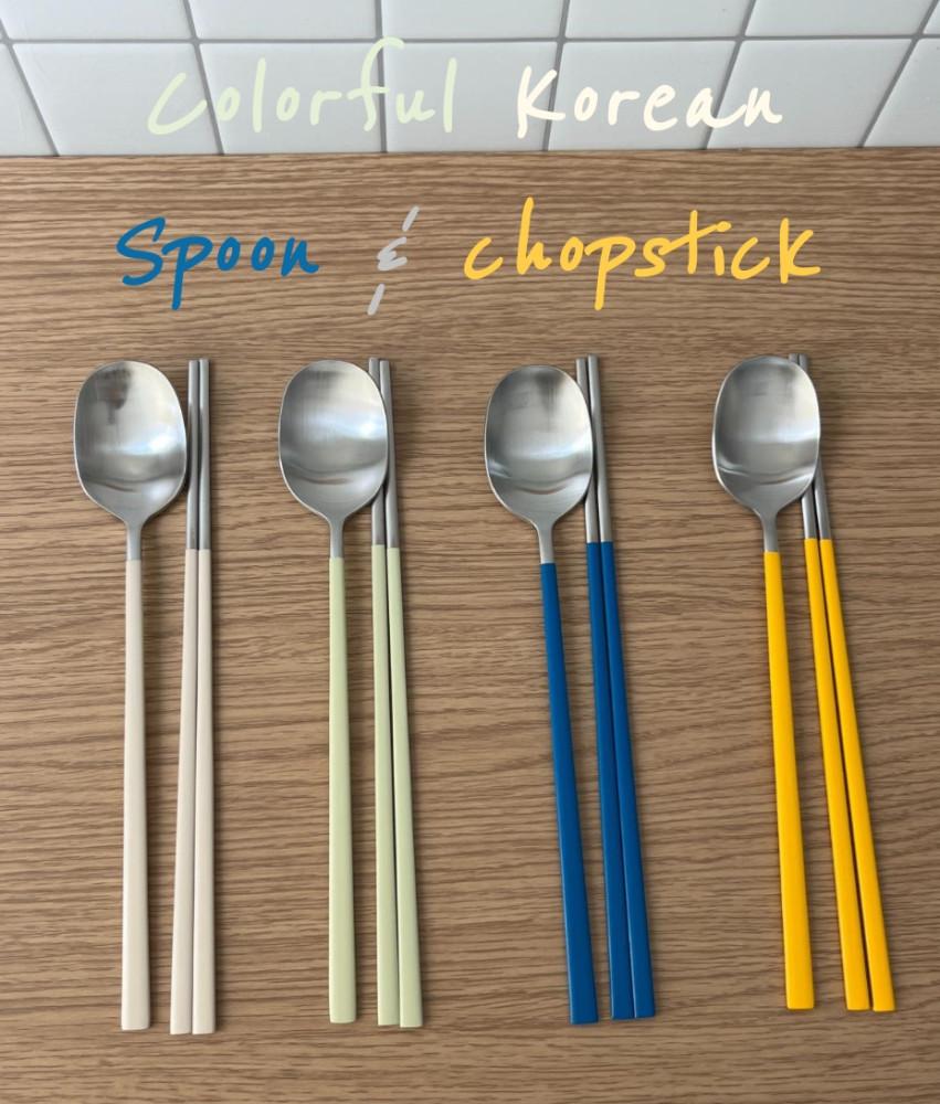 Colorful utensil sets