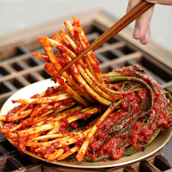 계속 먹어도 끌리는 그맛 매콤 알싸한 국산 파김치