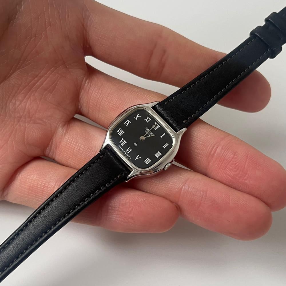 [중고] SEIKO - 70s black dial roman index square quartz