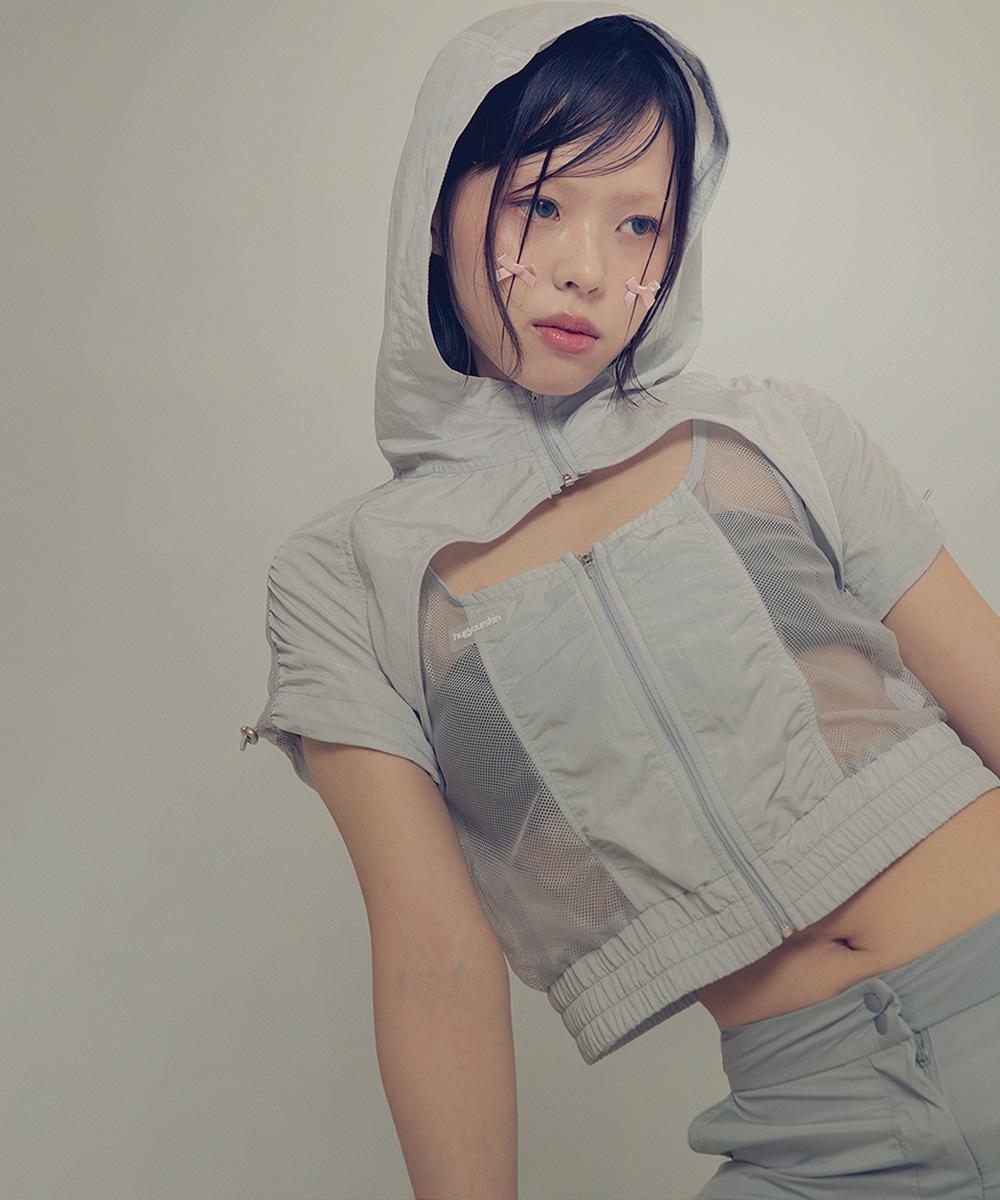 Puckering bolero wind-shell