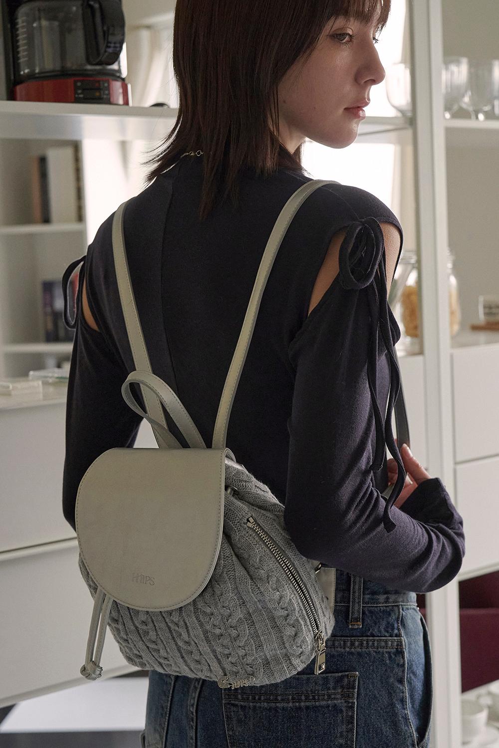KNIT BACKPACK IN SILVER