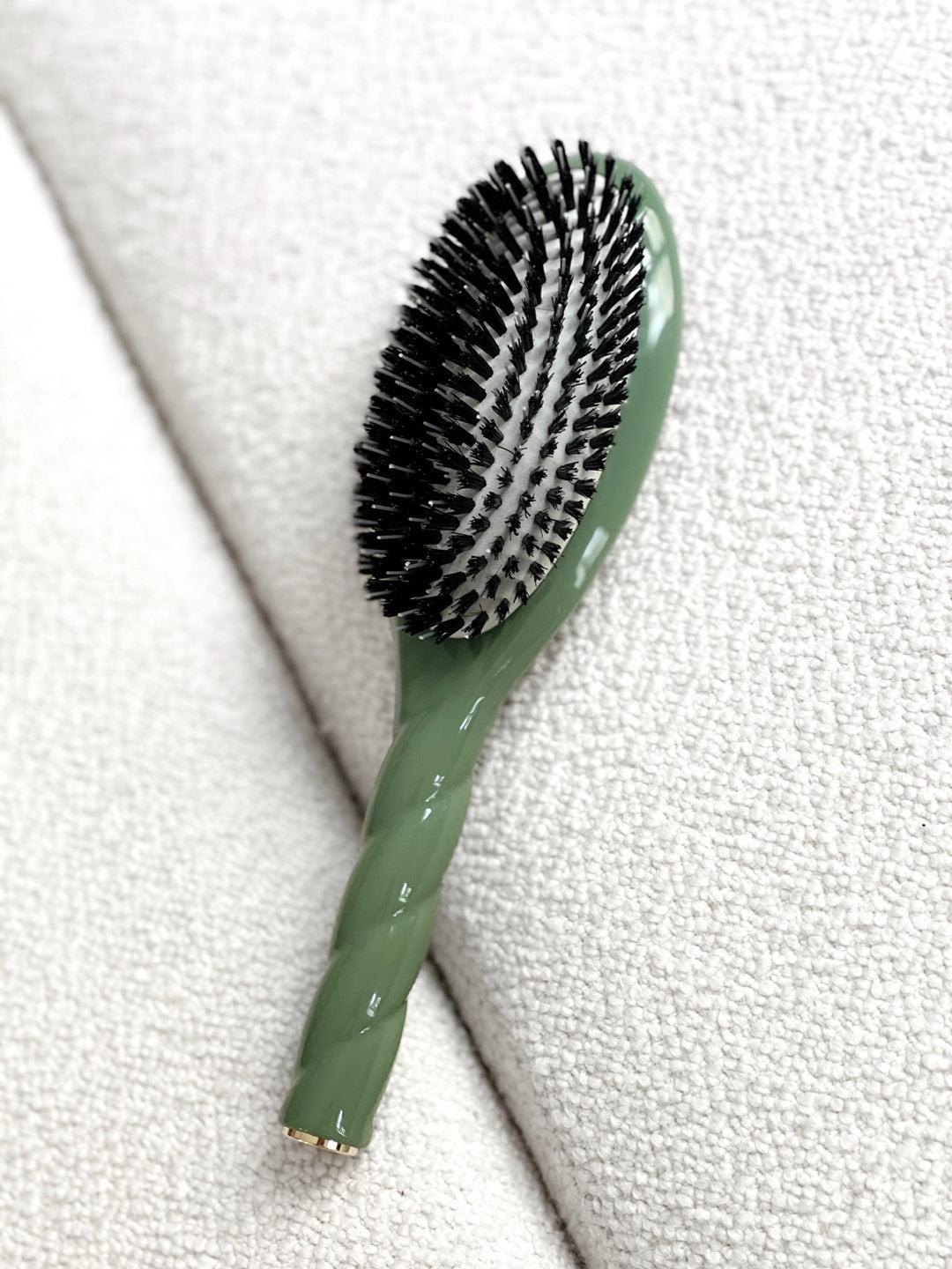 N.02 The Care & Detangling Hair Brush THE ESSENTIAL Almond Green