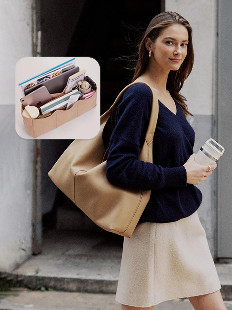 유엠유엠 1차 캐리올 빅 숄더백 590g -  Cream Beige 보부상가방