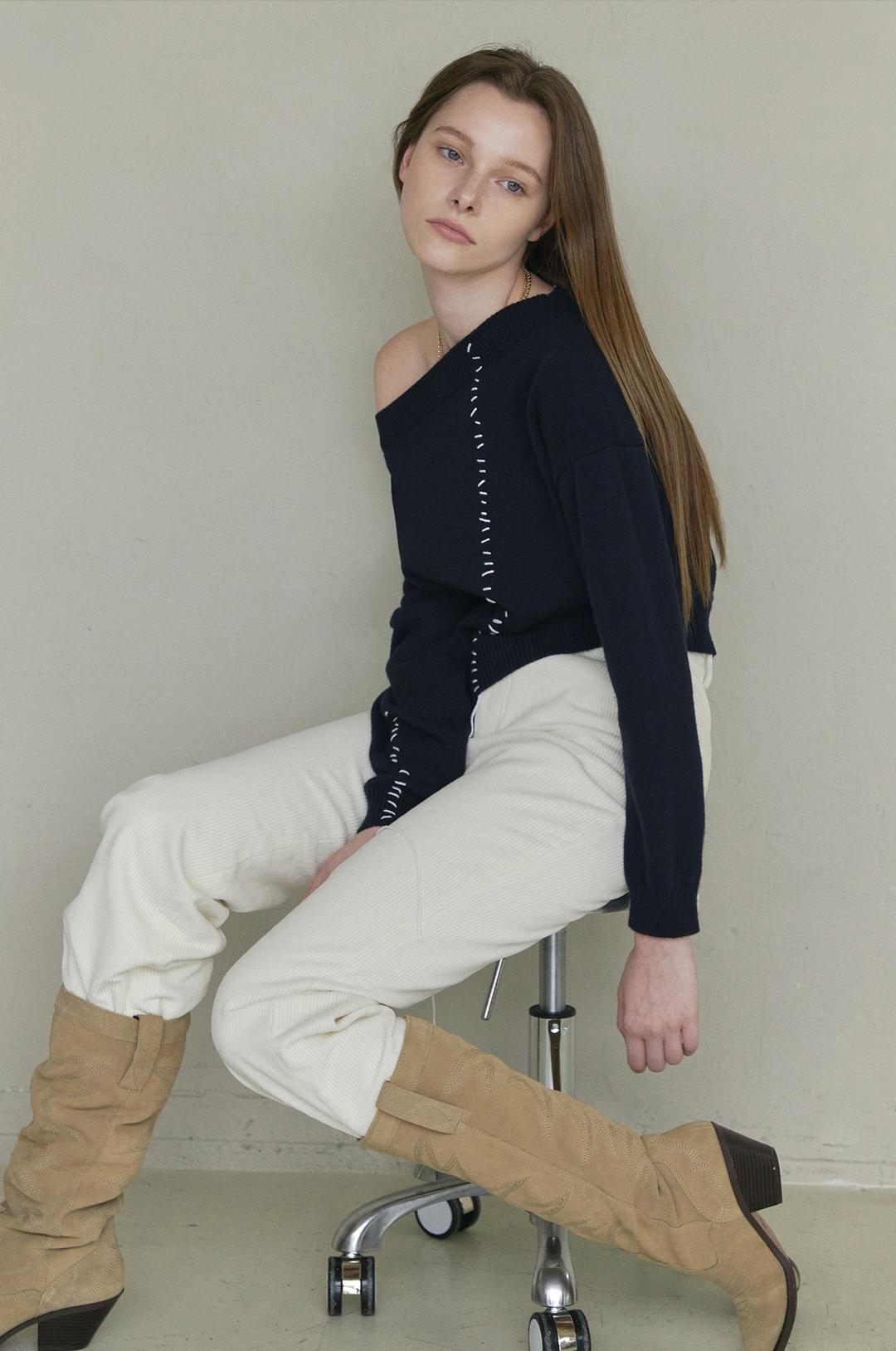 HAND STITCHED OFF-SHOULDER KINT / NAVY