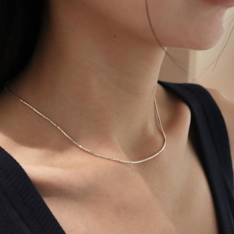 line necklace