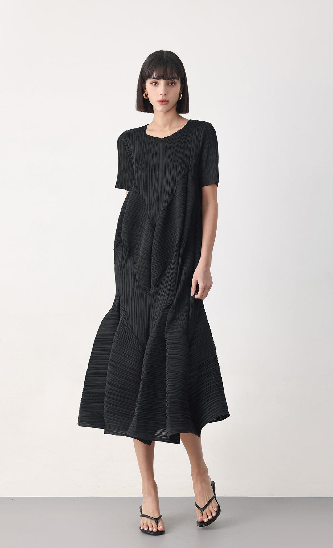 volumy pleats dress_black