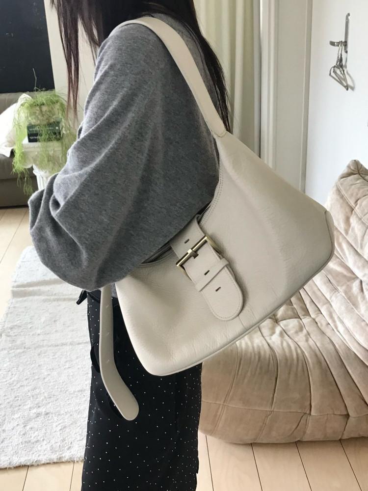 아이당일 위아 클래식 숄더백 (2color) we are 소가죽백 호보백 데일리백 가죽가방