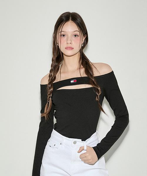 타미진스(TOMMY JEANS)  슬림 뱃지 컷아웃 탑 (T32E6TTO14TWT1BDS) - 사이즈 & 후기 | 무신사