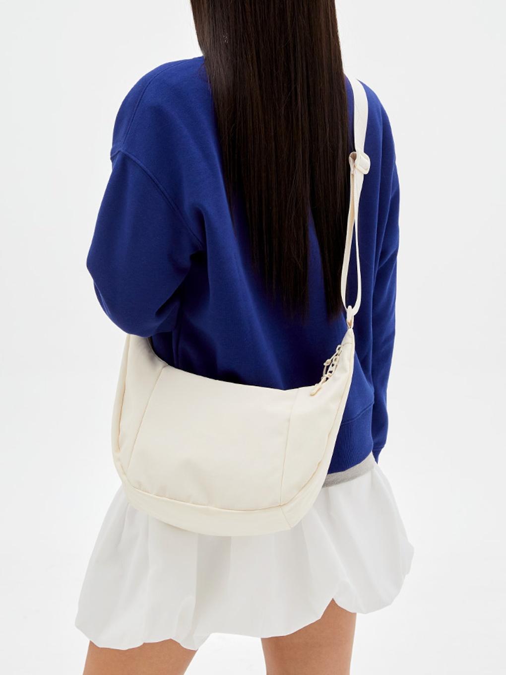 하프문 사선 크로스백 HPABCFF006