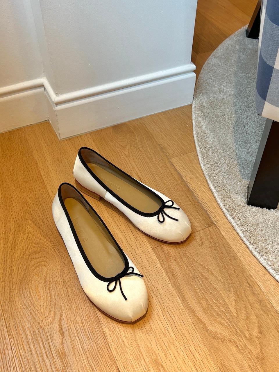 Coppola Flats - Black Swan (Satin)