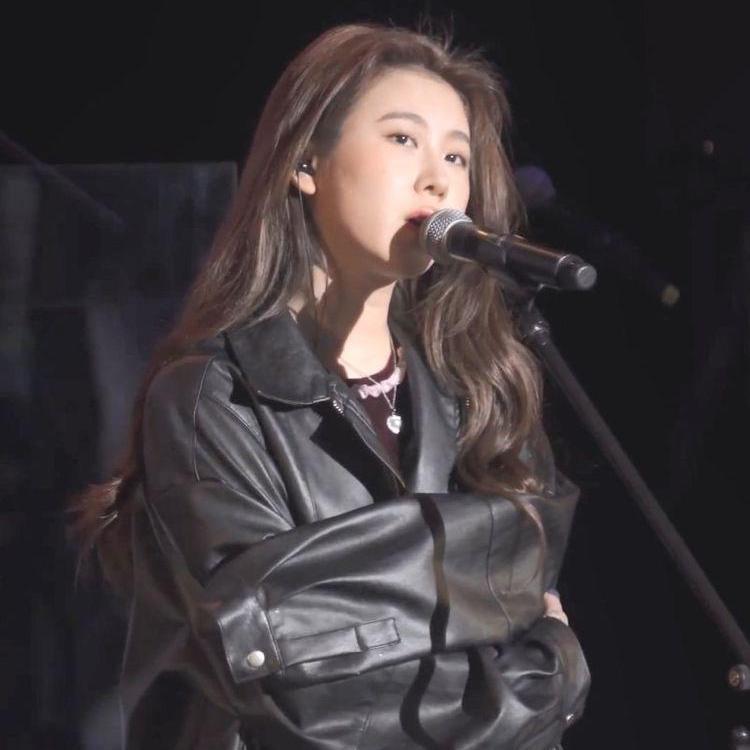 백예린 가죽자켓