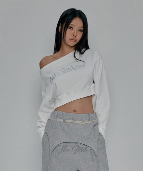 ARCH LOGO OFF SHOULDER SWEAT CROP TOP_WHITE