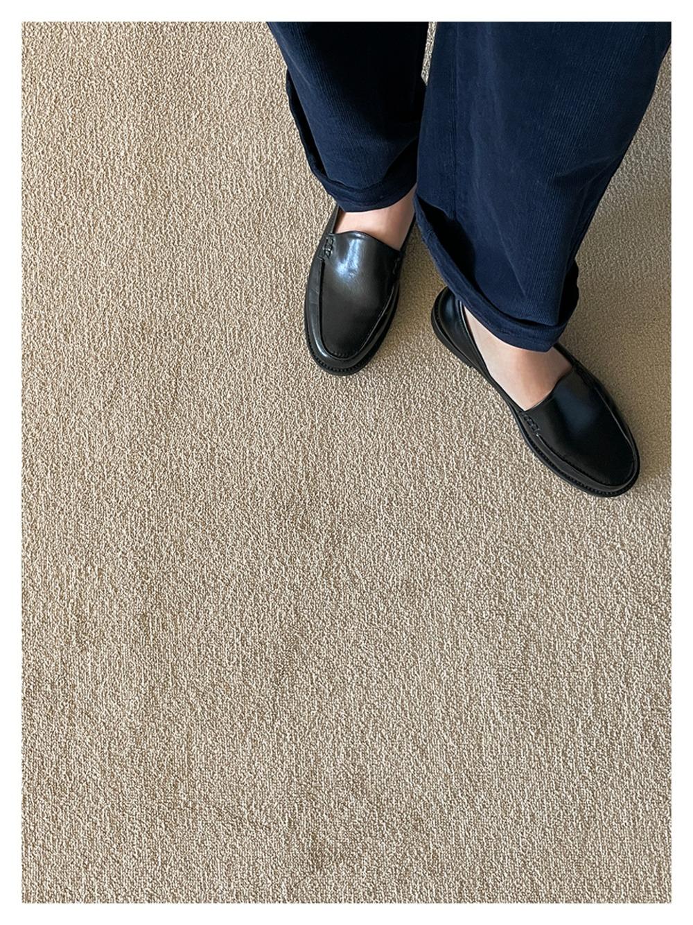 심플 블랙 로퍼