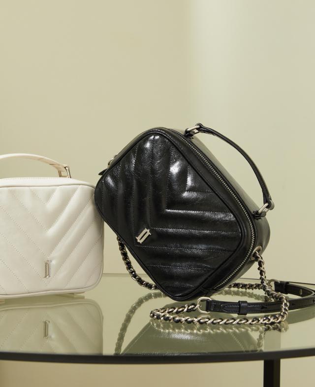 ILLY SM 크로스 BK (JHNCHE3BF334BK980)