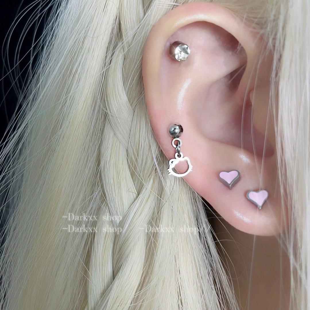 헬로 키티 귀여운 하라주쿠 학생 귀걸이 티타늄 스틸은 학생 시대 팬을 퇴색시키지 않습니다 귀를 사랑 뼈 손톱 소녀 쥬얼리