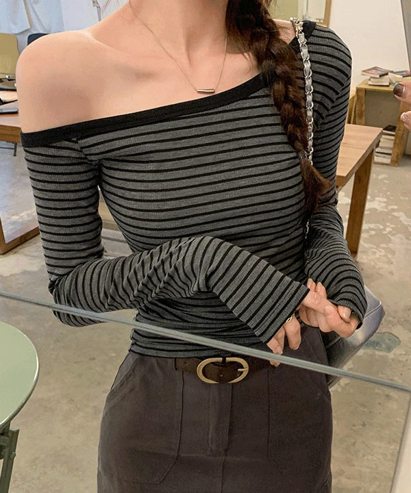 누에브 스트라이프 슬림핏 오프숄더 티셔츠