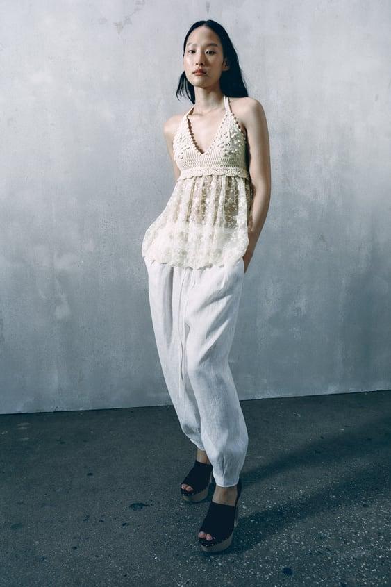 CONTRAST KNIT TOP WITH EMBROIDERY