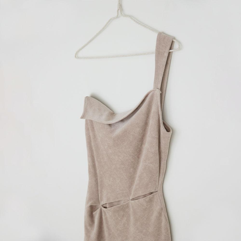 PISCES 코튼 모달 원 숄더 원피스_핑크 베이지