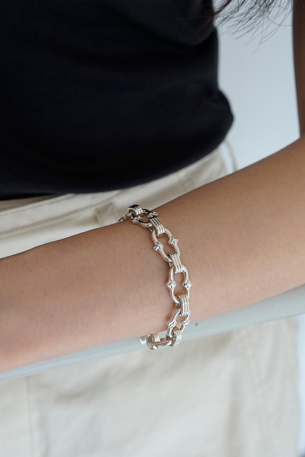 HUG POINT CHAIN BRACELET