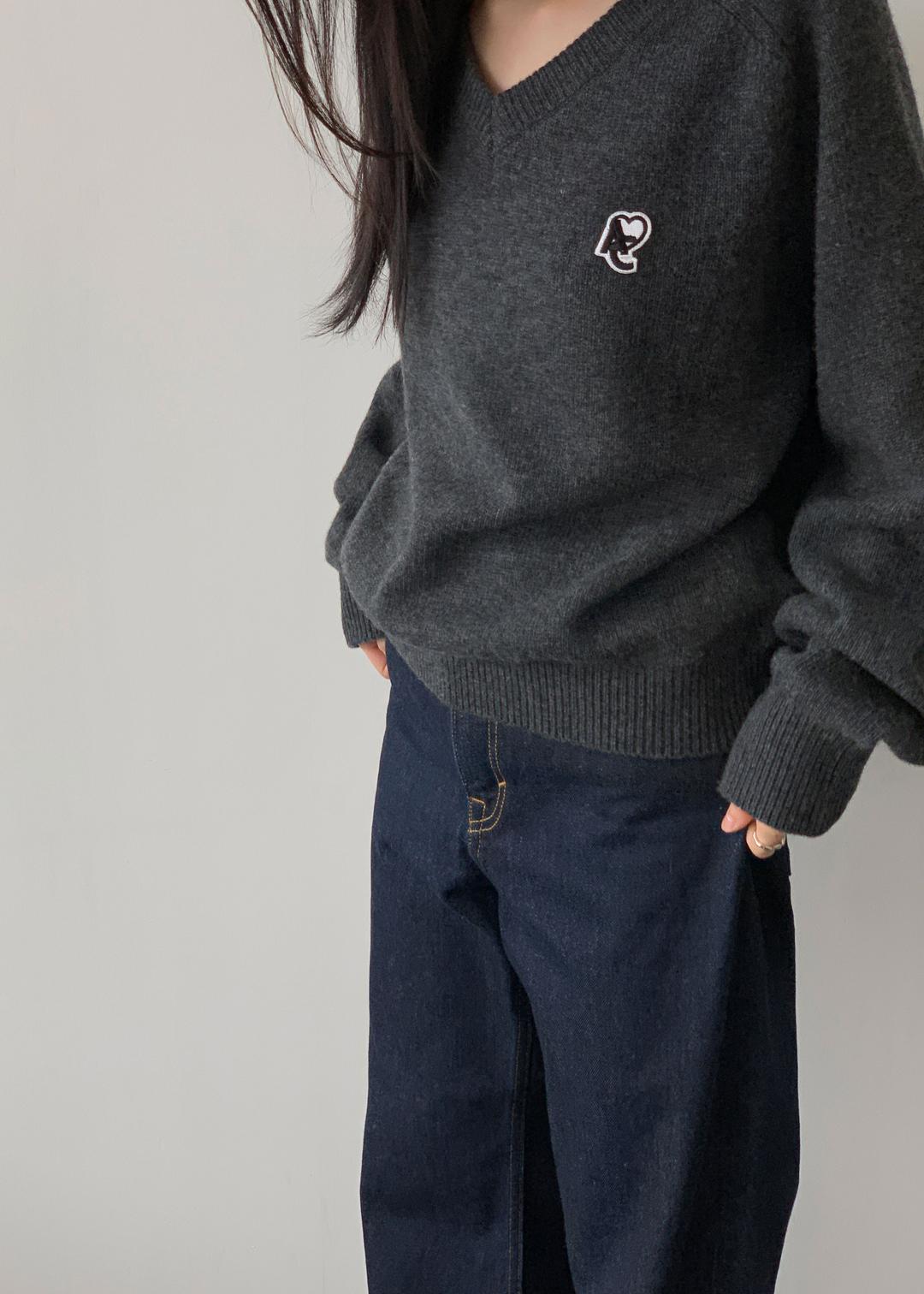 Raglan button v-neck knit_Charcoal