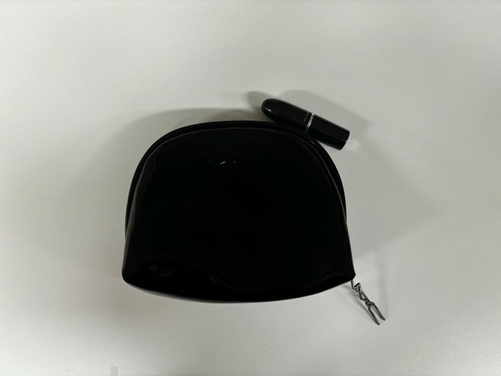 [슈슈블리] 맥 에나멜 유광 파우치 블랙