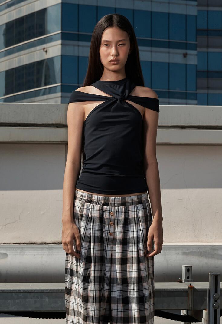 TWISTED CUT-OUT TOP, BLACK