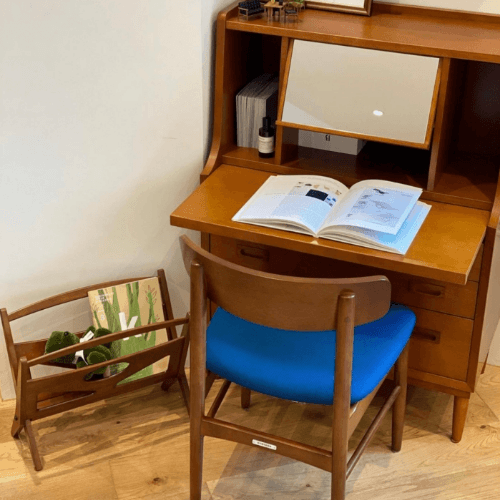 가리모쿠60 T체어 - 마하람 B774 블루 패브릭/월넛 - bibliotheque