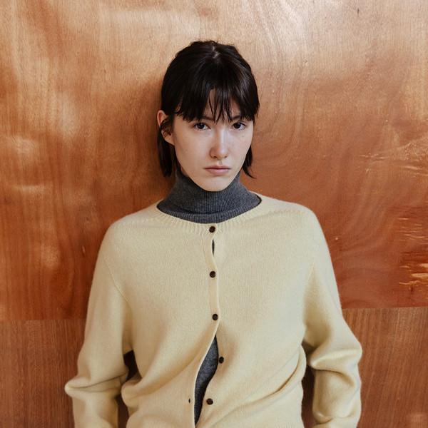 GEELONG WOOL SEAMLESS KNIT CARDIGAN - YELLOW