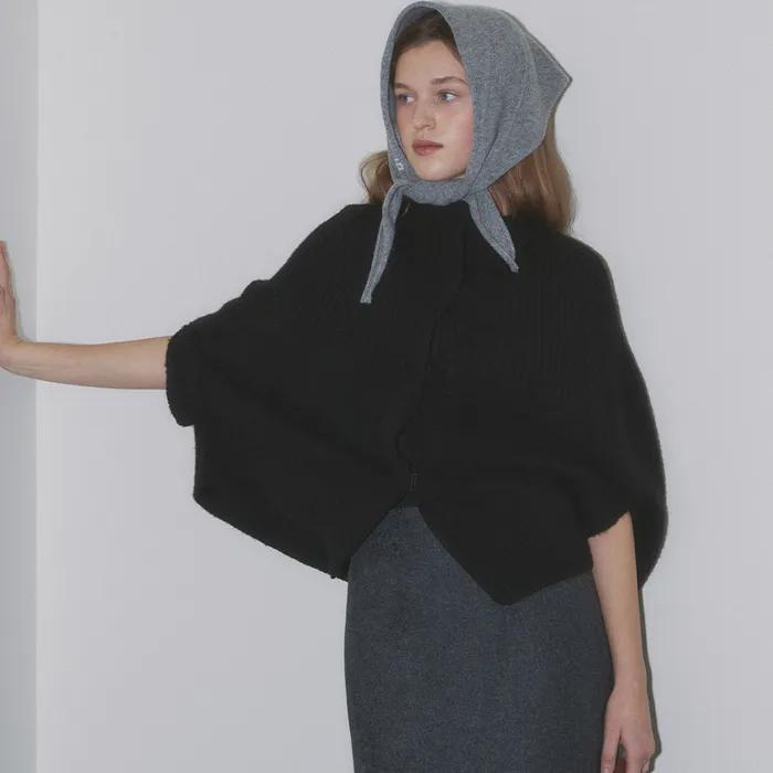 comos 1312 high-neck cape knit (black)