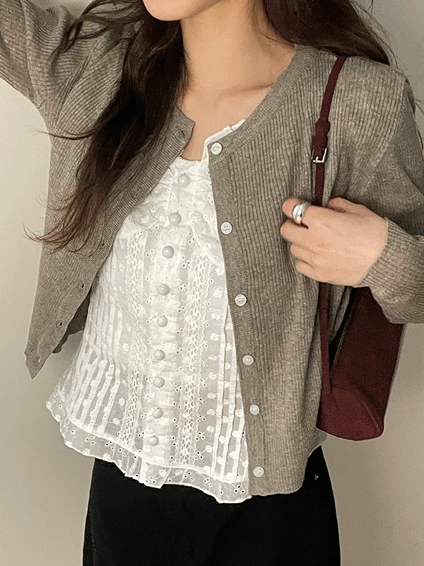 [인기폭주!/레이어드/화이트당일] 수피아 꽃자수 레이스 프릴 밴딩 블라우스