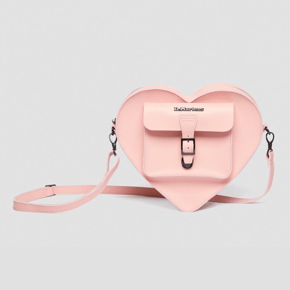 국내매장품 닥터마틴 하트 백팩 피치 AD015921