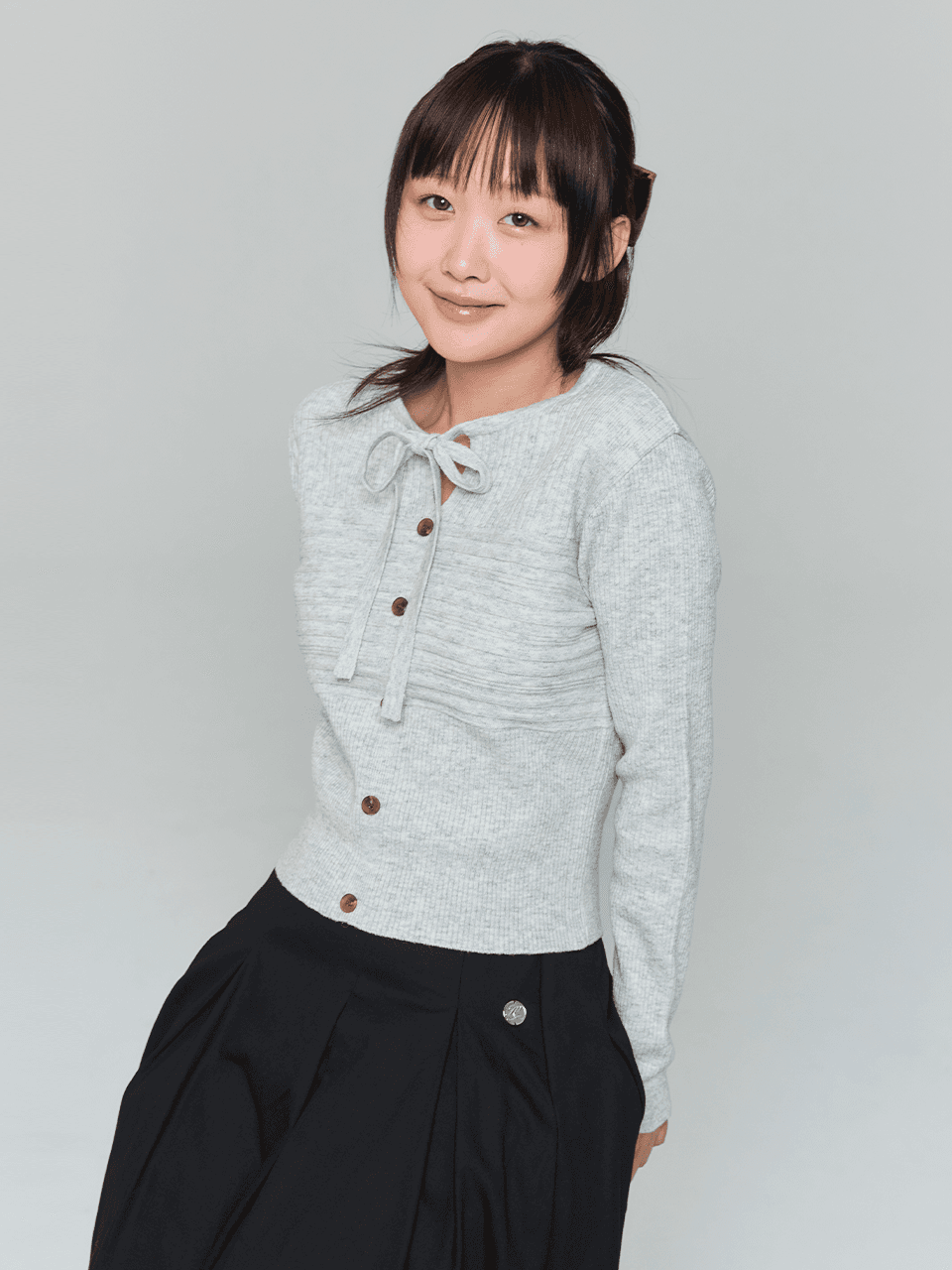 리본 버튼 슬림 니트 - 그레이(RIBBON BUTTON SILM KNIT - GRAY)