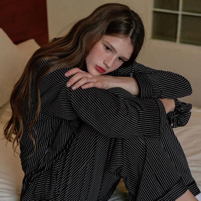 [uni] 로얄 스트라이프 피치기모 긴팔 커플 잠옷 상하세트