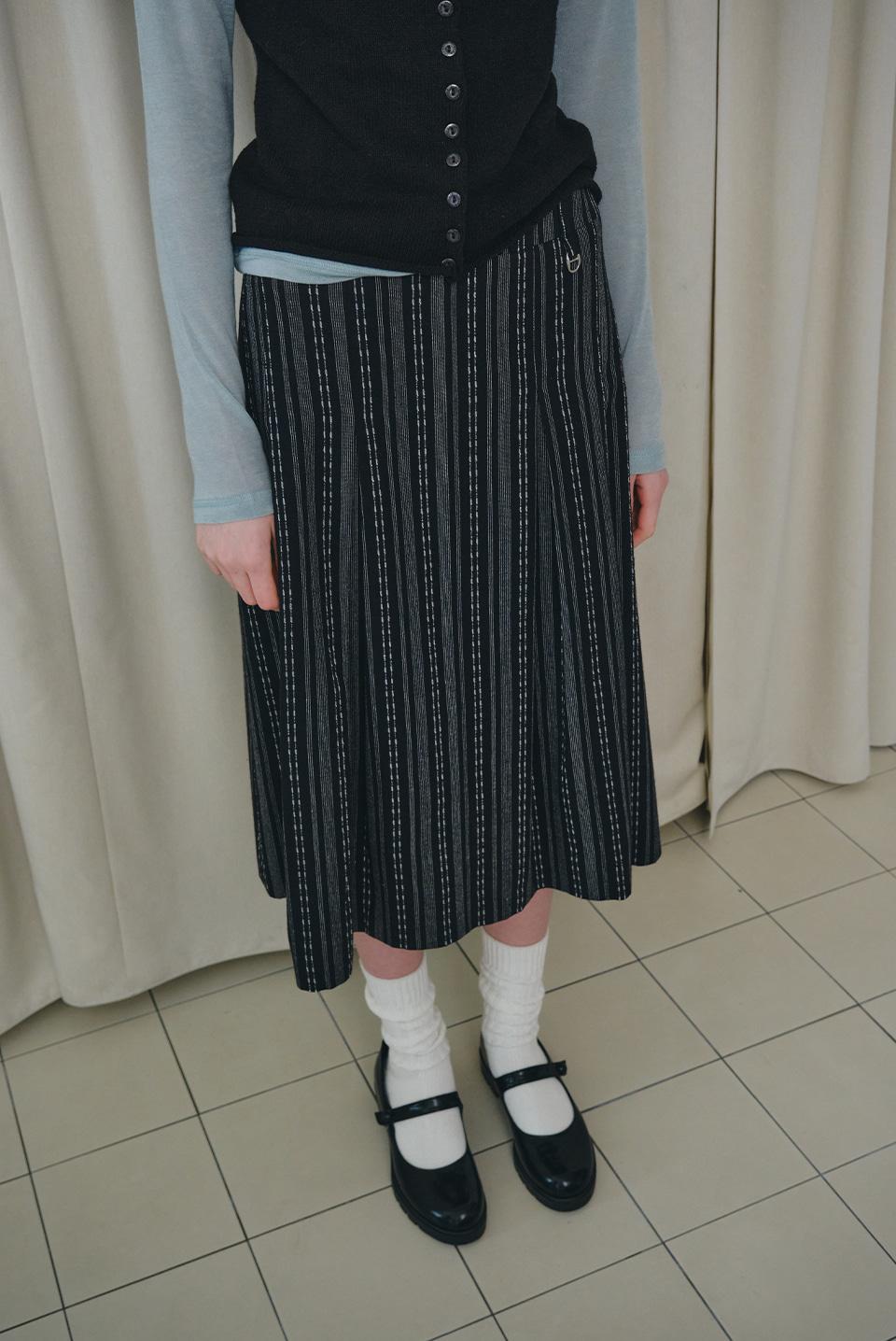 stitch pleats skirt - black