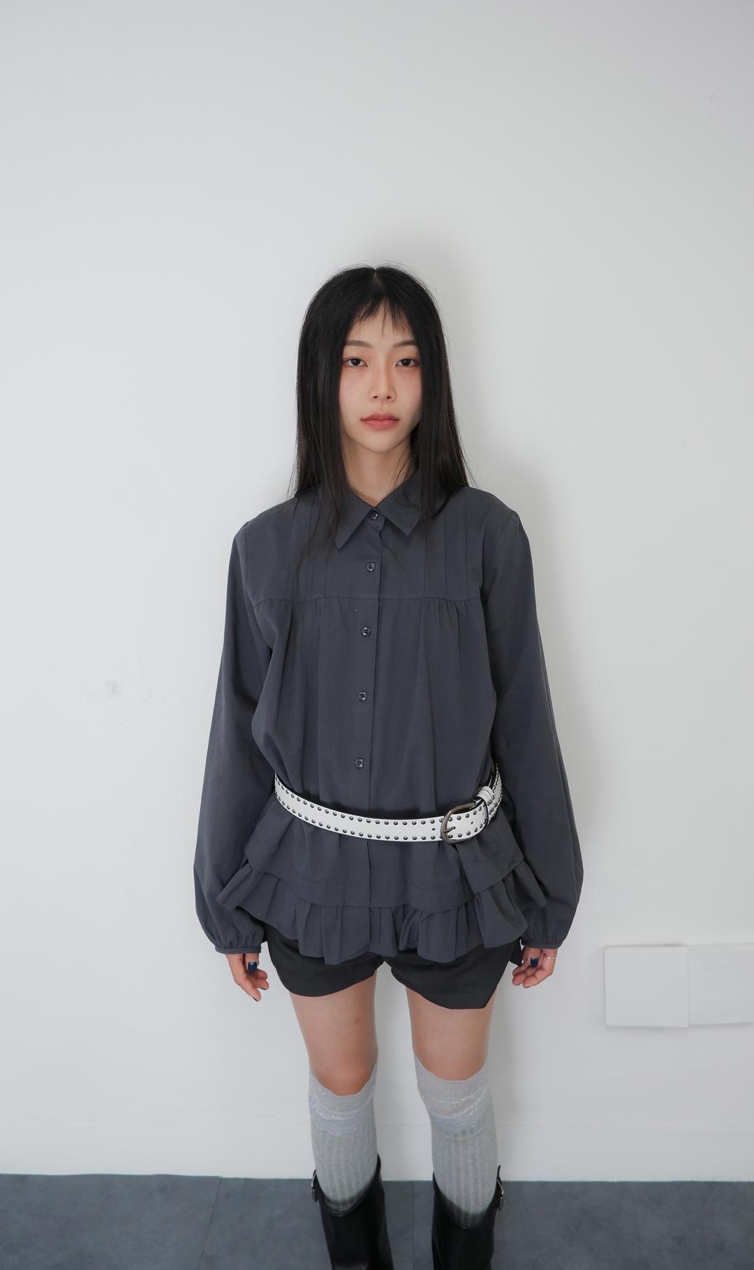Under frill blouse