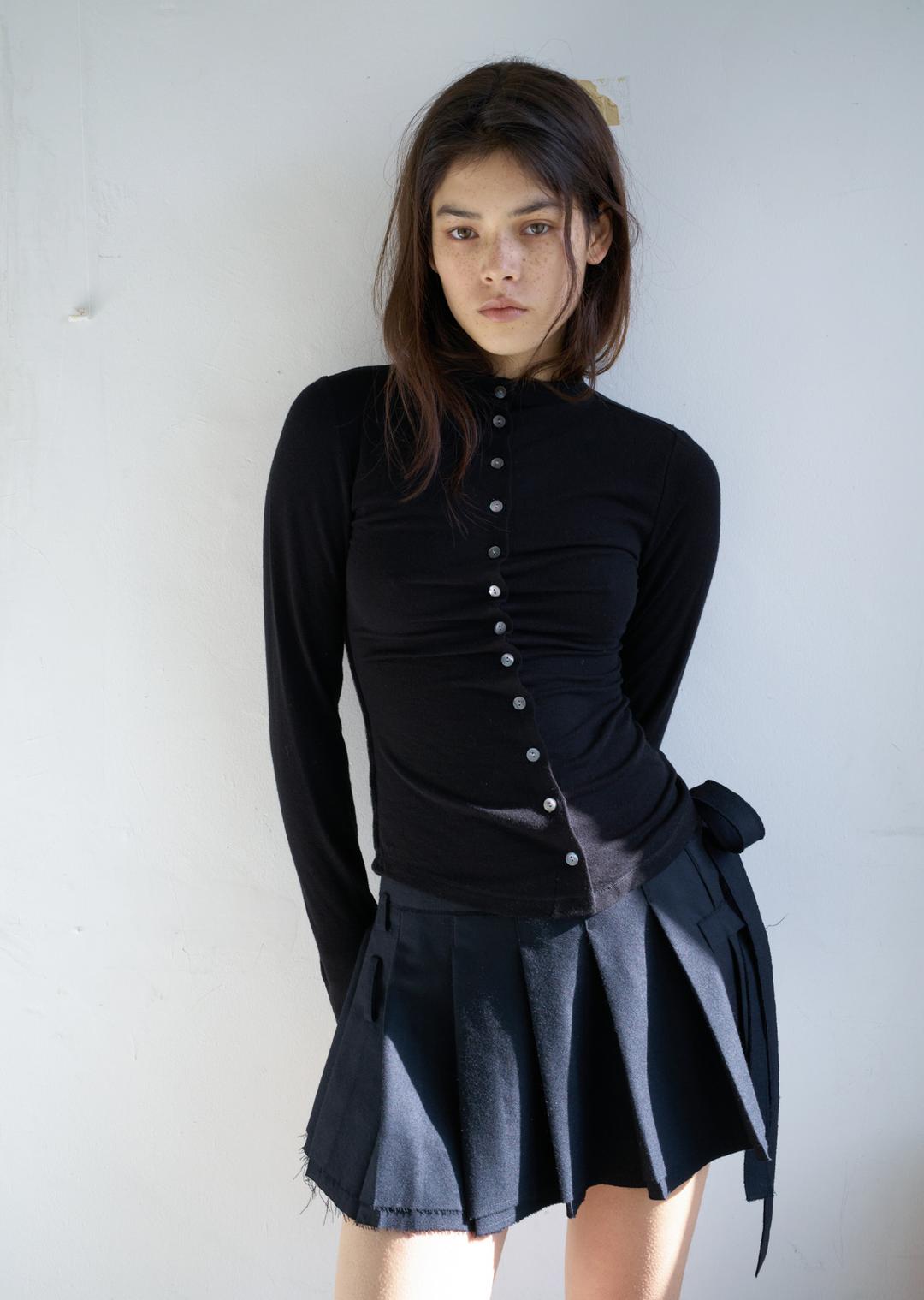 BUTTON UP MOCK NECK TOP BLACK