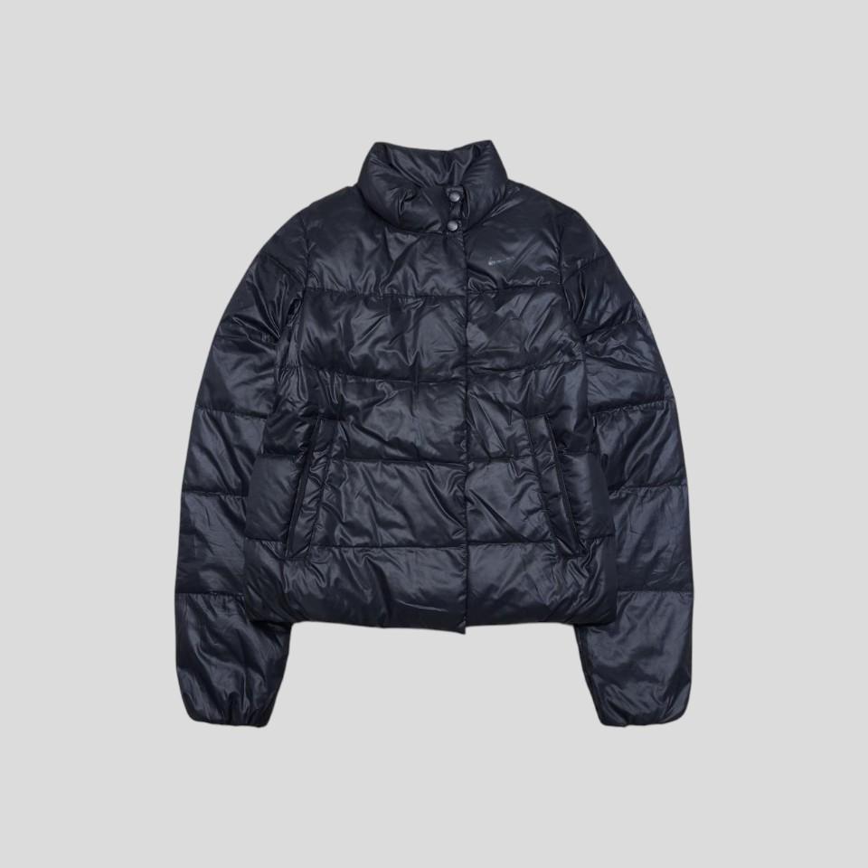 나이키 550 블랙 유광 톤튼 스우시 프린팅 덕다운 오리털 숏 패딩 점퍼 WOMANS M