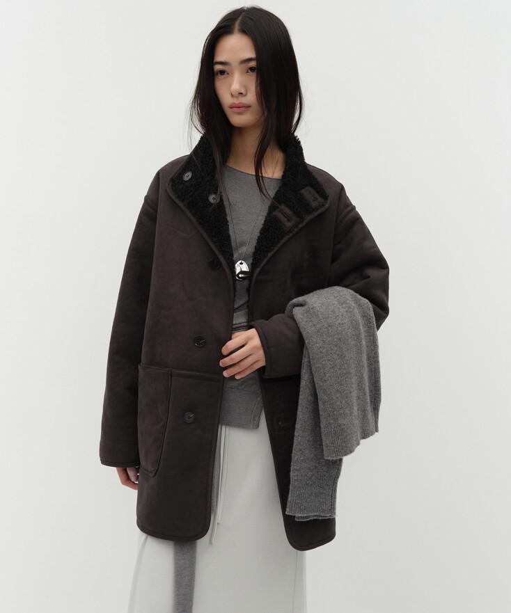 SHEARING REVERSIBLE MUSTANG [BLACK]