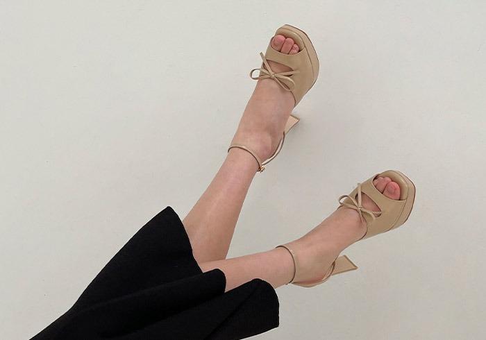 Ilano Sandal Glossy LightBeige 일라노 샌들  글로시 라이트베이지